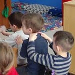 massaggio tra bambini